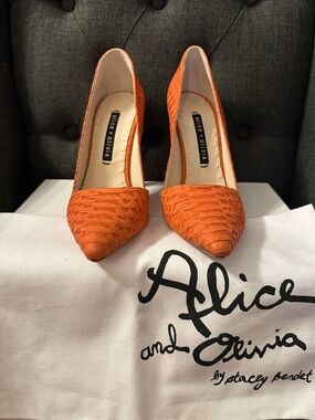 Alice + Olivia Orange Textured Pointed Pumps